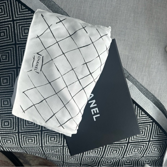 Authentic CHANEL 2.55 Reissue 227 Flap Black. Dust bag, authenticity card, box. - Picture 4 of 7